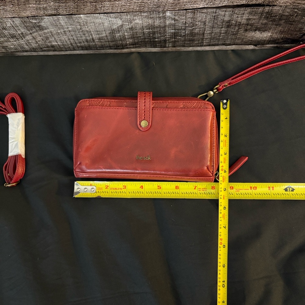 NWOT The Sak Red Leather Convertible Crossbody Wristlet Wallet - Picture 8 of 8